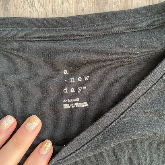 A.new day black long sleeved teeshirt - XL - Picture 2 of 2